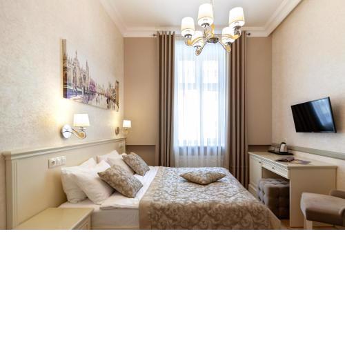 Royal mini-apart hotel on Rynok Square