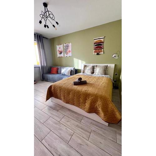 Roztocka studio, free parking, AC, 1 tram to the city & National Stadion