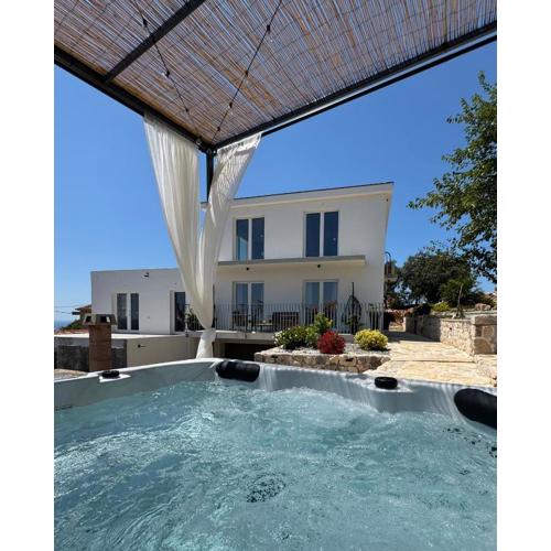 Rural home Basin dvor with jacuzzi