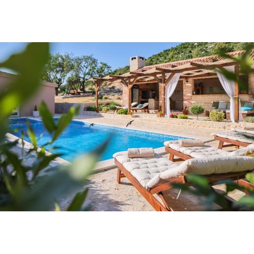 Rural Villa Adriart with heated pool and sauna