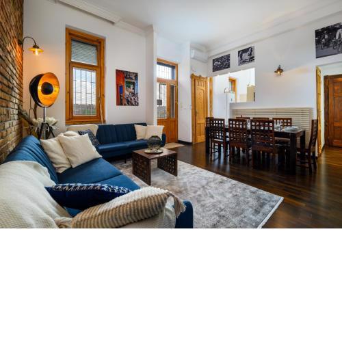 Rustic Downtown Apartment 106 m2