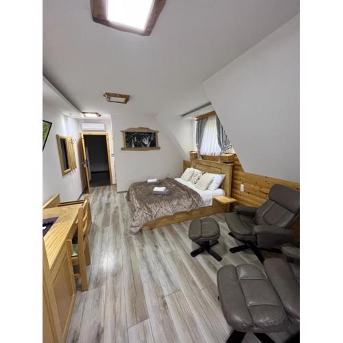 Rustic Inn River