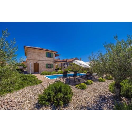 Rustic Villa Bellamare