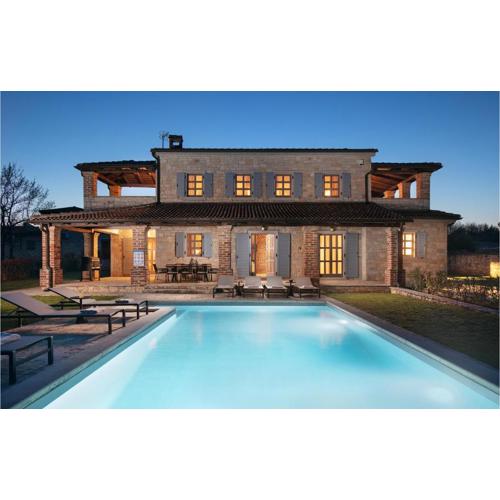 Rustic Villa Caltha with a pool
