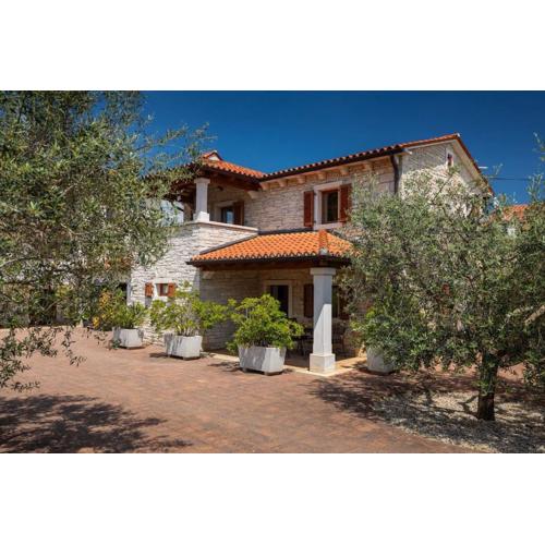 Rustic villa Casa Mate with 2 bedrooms in Tinjan