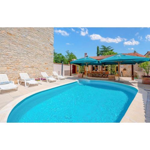 Rustic Villa Diana with pool near Rovinj