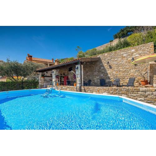 Rustic villa Pietro with panoramic view in Motovun