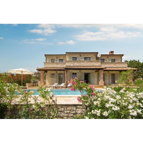 Rustic Villa Rubus & Sylbum with a pool