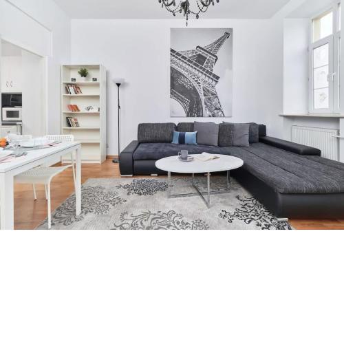 Rynek Apartment The Heart of the City by Noclegi Renters
