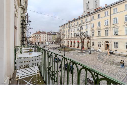 Rynok Square apartment with balcony