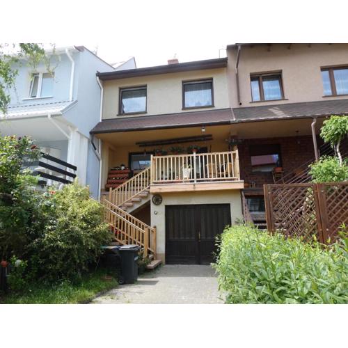Samodzielny 2-dwupokojowy apartament z ogrodem i garażem