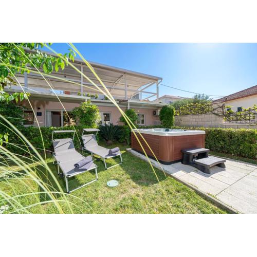 Santa Lucia Apartments with Whirlpool