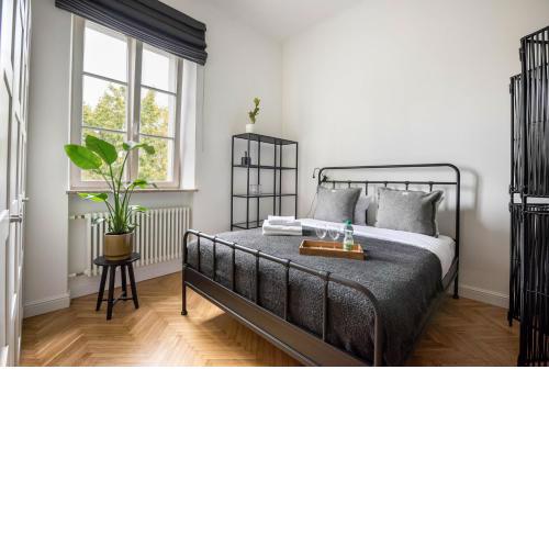 Saxon Garden Prestige Studio