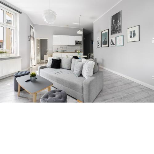 Scandi Małe Garbary Apartment Piaskowa near Old Market Square by Noclegi Renters