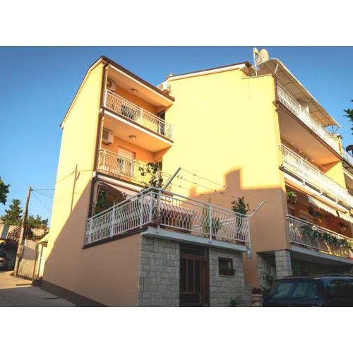 Scenic and Sunny Apartments with Sea View and Balcony