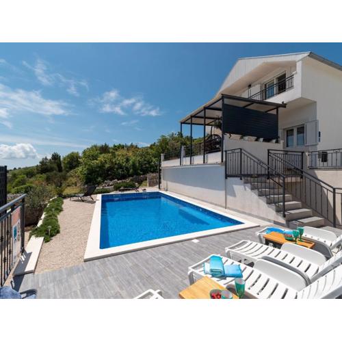 Scenic Sea View,Three Bedroom Villa with Pool