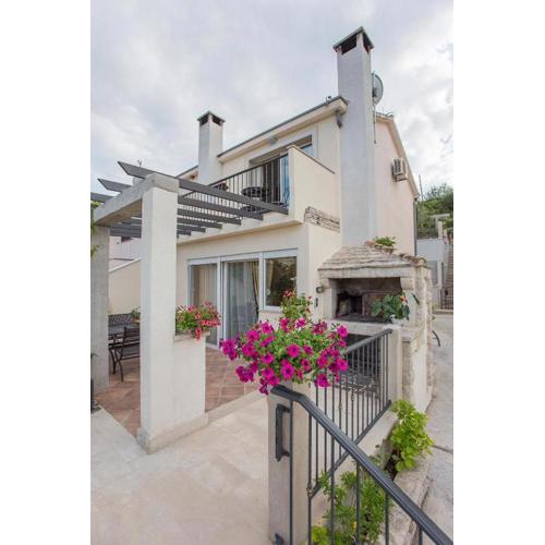 Scenic Two Bedroom Villa with Private Pool