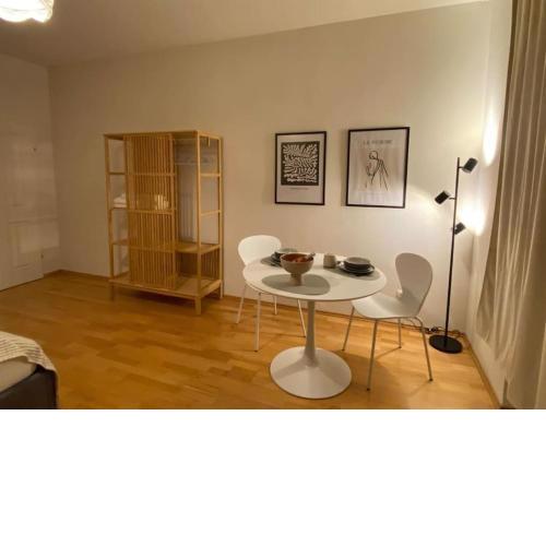 Schöne, modern eingerichtete Wohnung nahe Zentrum ideal zum Arbeiten