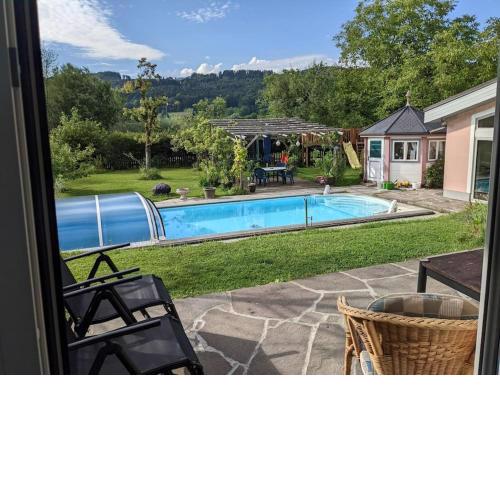Schöne Wohnung mit Terrasse, Garten und Pool