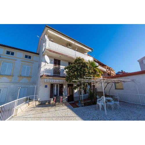 Schönes Appartement Mit Terrasse