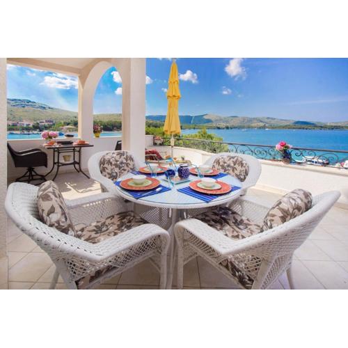 Sea Breeze - Front Sea Apartment
