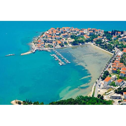 Sea Breeze Studio Apartment, 30m to Pebble Beach, Central Stobreč with Summer Amenities