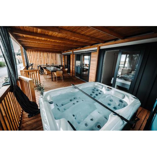 SEA HOUSE shade, pool & jacuzzi - PRIVILEGE POINT camping & villas