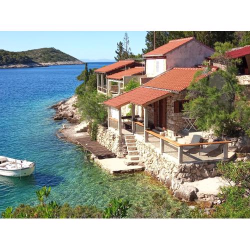 Sea side house for two in a wilderness