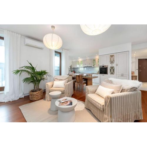 Sea Towers Luxury Apartment with Parking & Balcony near the Bay by Renters Prestige