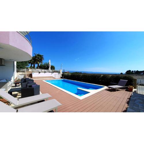 SEA VIEW- spacious apartment with shared pool