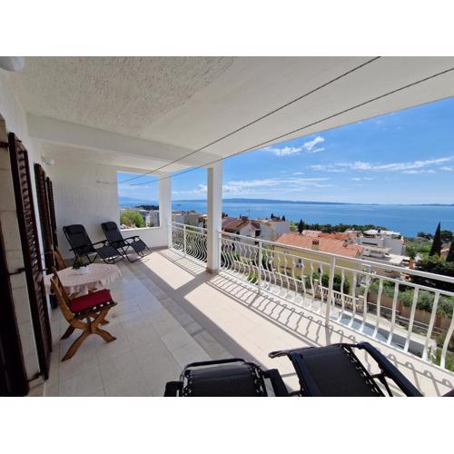 SEA VIEW 2BDR Apt + Balcony & Terrace - MARJAN HILL