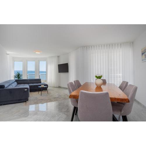 Sea view apartment by Nono Ban