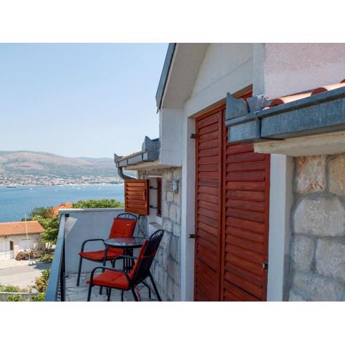 Sea-View Apartment in Okrug Donji with Balcony