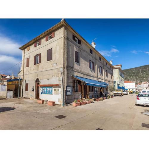 Sea view apartment in the heart of Cres