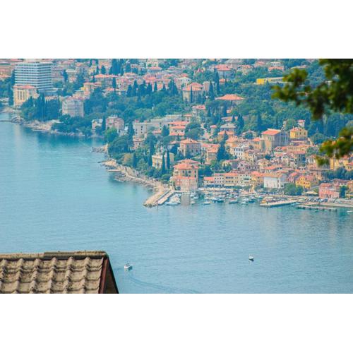 Sea View Retreat With 170Mbps WiFi And Sunny Balcony