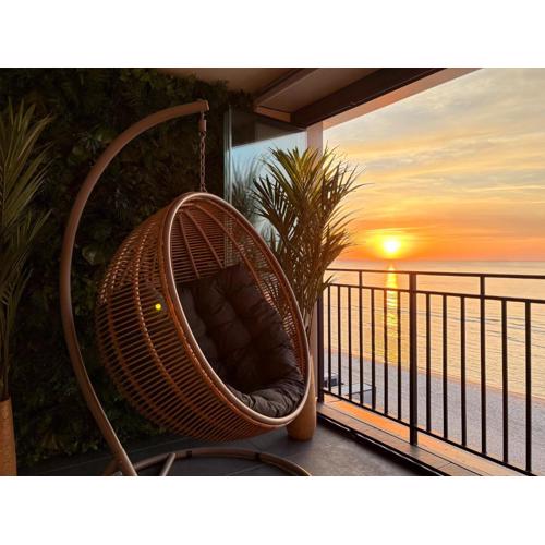 Sea View Smart & Garden VIP Apartment