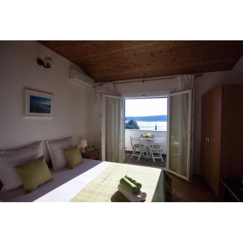 SEA VIEW STUDIO with kitchen, balcony& aircon