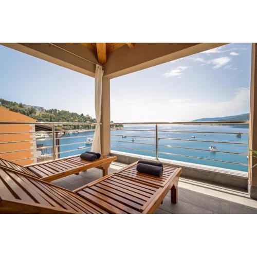 Seafront 2-bedroom apartment Nika - Rabac