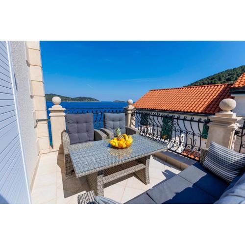 Seafront Apartment Duo