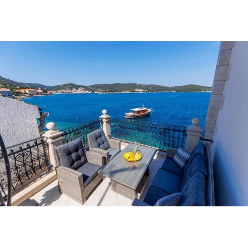 Seafront Apartment For4