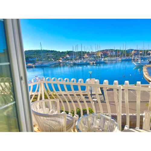 Seafront captain apartment