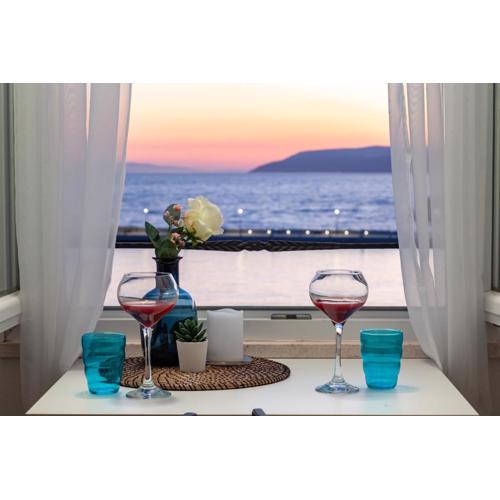 Seafront Center Apartment Fyaka