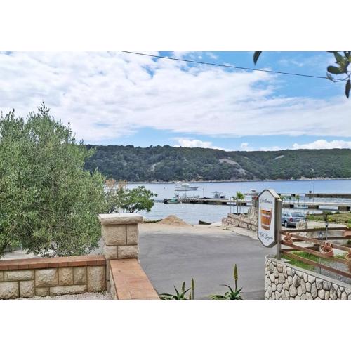 Seafront Family Apartment Una - Sunny Rab Island