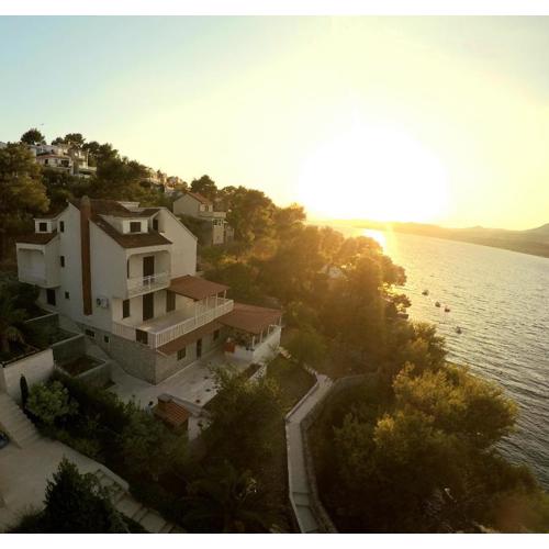 Seafront House Nusha