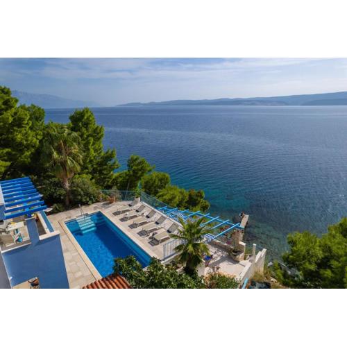 Seafront Villa Azzurro with heated pool