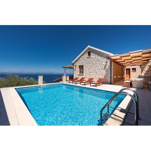 Seafront Villa Endless View