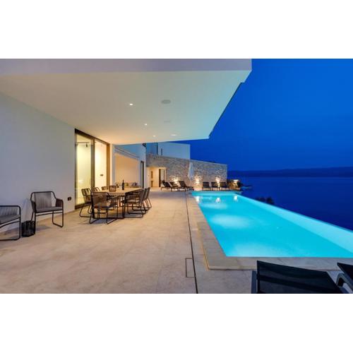 Seafront Villa Kiara with 5 en-suite bedrooms in Omiš