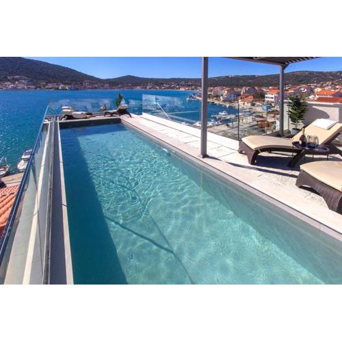 Seafront villa with roofpool, perfect getaway