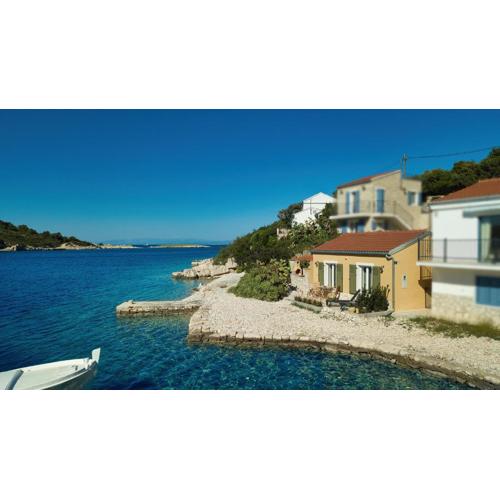 Seafronthouse NIKŠA, 2 km from Vis