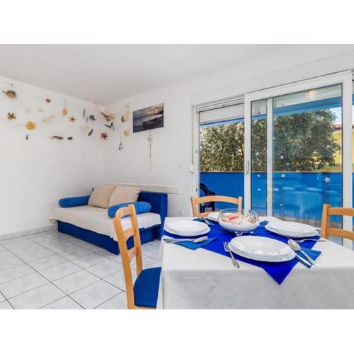 Seaside Apartment in Mandre with Barbecue